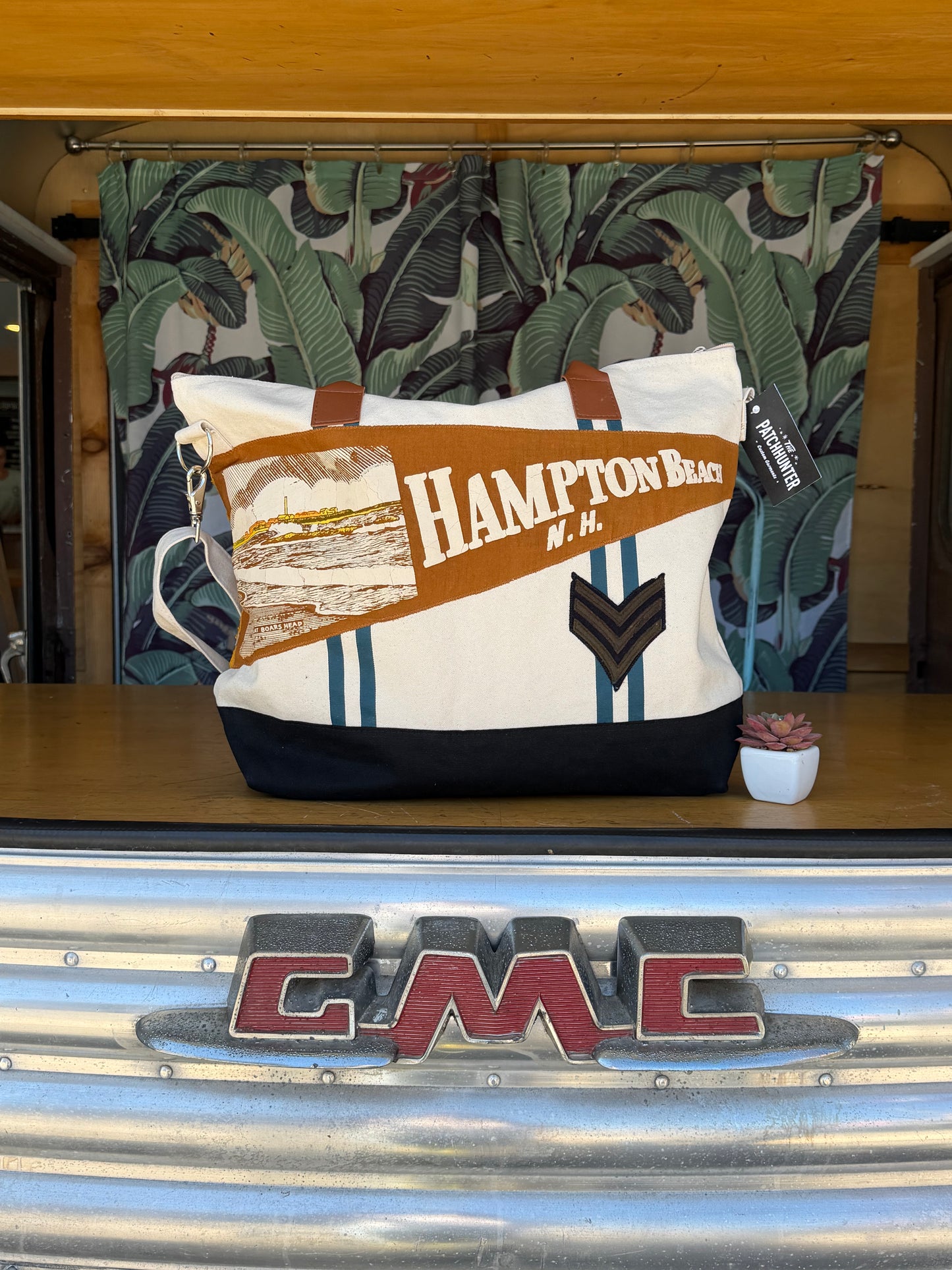 Hampton Beach, Large Zipper - Vintage Pennant Tote