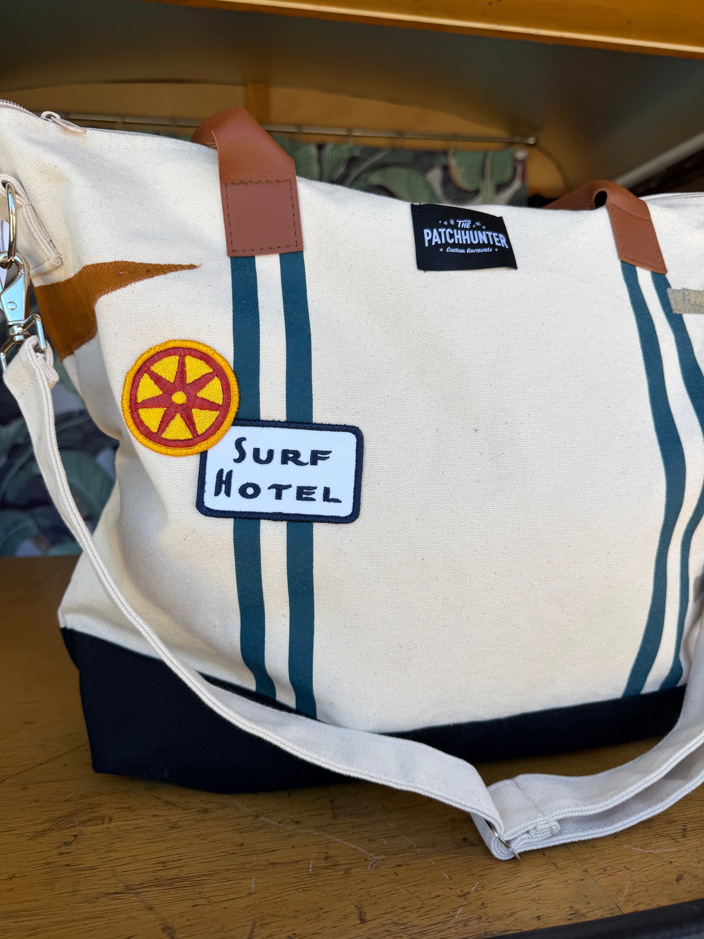 Hampton Beach, Large Zipper - Vintage Pennant Tote